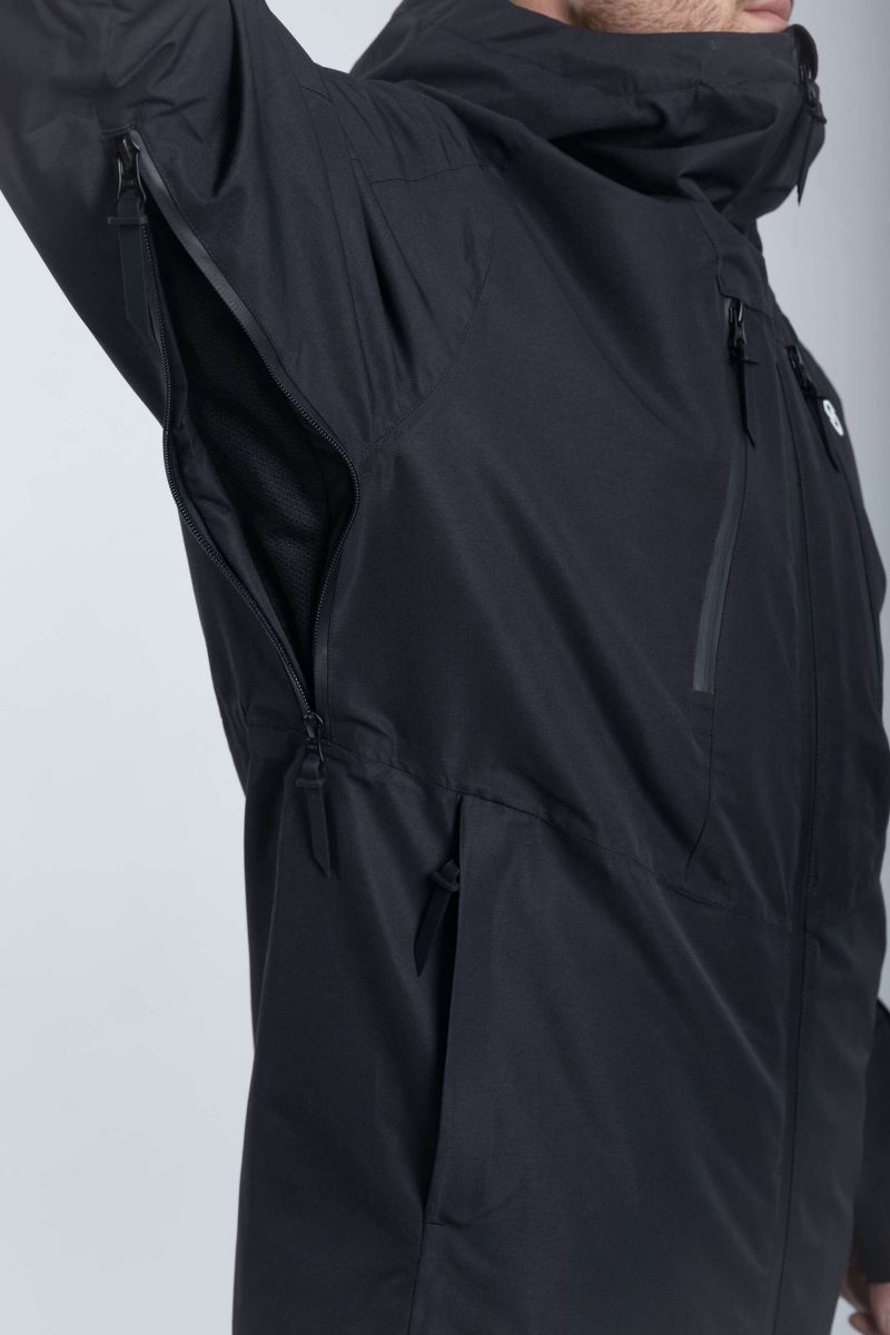 Vetoketjulliset ilmanvaihtoaukot kainaloiden alla