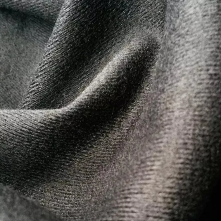 Lämmittävä polytrikoo